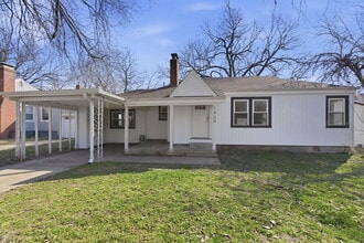 Building Photo - 1420 S Pickwick Ave