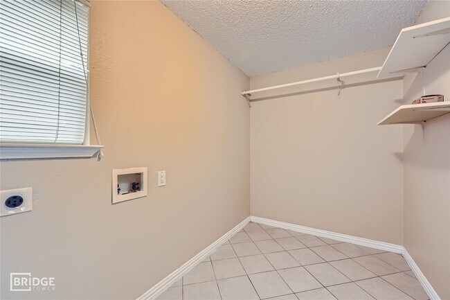 Building Photo - 1621 Dragonback Pass