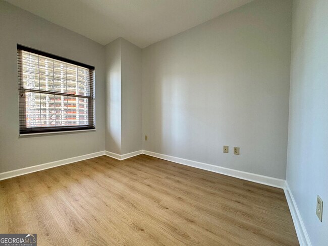 Building Photo - 195 14th St NE