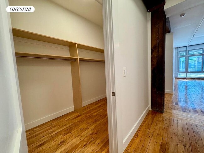 Building Photo - 275 Conover St