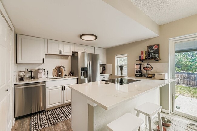 Building Photo - 12960 Hazel Dr