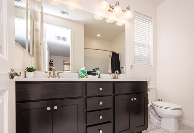 Guest Bathroom - 4412 Natomas Central Dr