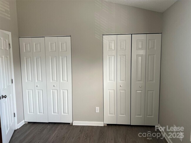 Building Photo - 6075 Cougar Ln