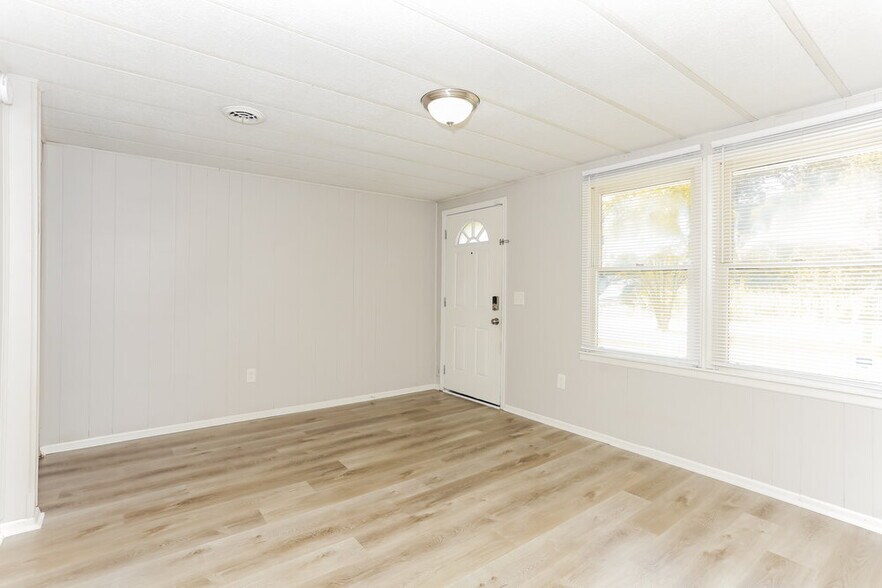 Building Photo - 230 King Blvd