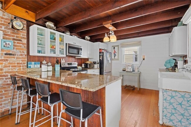 Building Photo - 36 White Sand Beach Rd