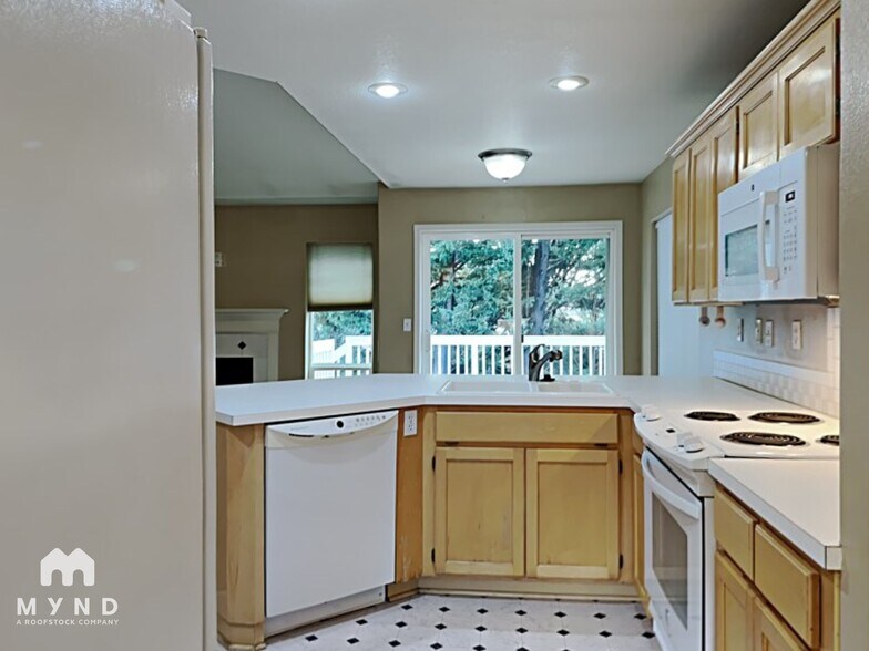 Building Photo - 15308 SW Highpoint Dr