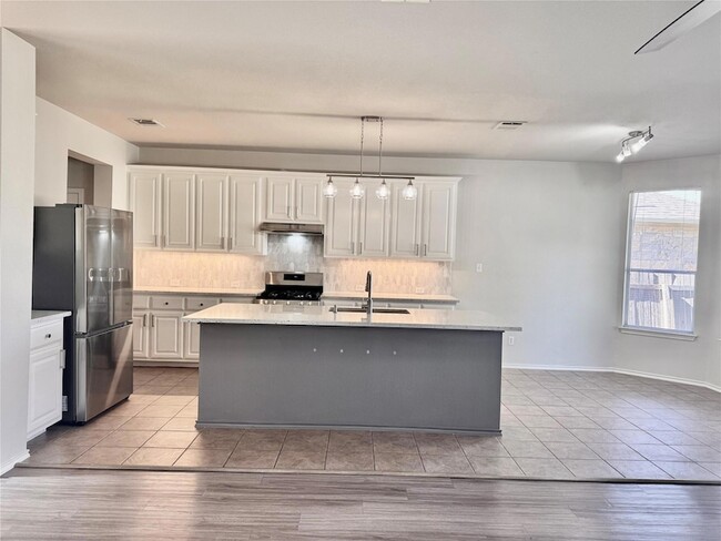 Building Photo - 18708 Dry Pond Dr