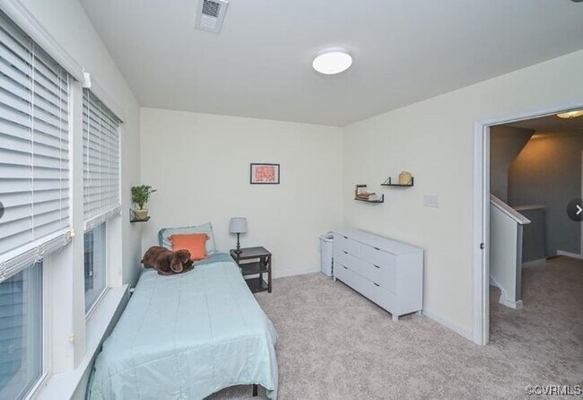 Building Photo - 8013 Rutland Village Dr