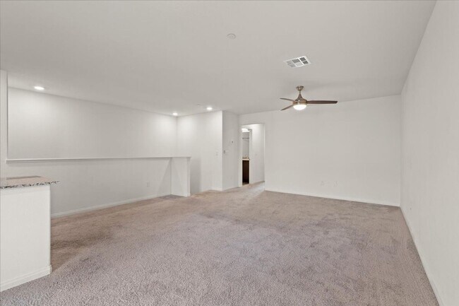 Building Photo - Spacious 3 Bd, 2Bath Open Concept, Communi...