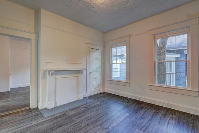 Building Photo - 1183 Holt Ave