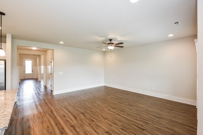 Building Photo - 182 Cherry Laurel Dr