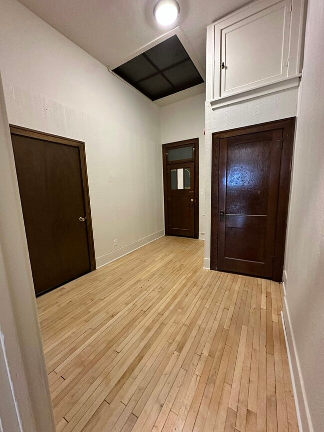 Building Photo - 617 St Joseph St