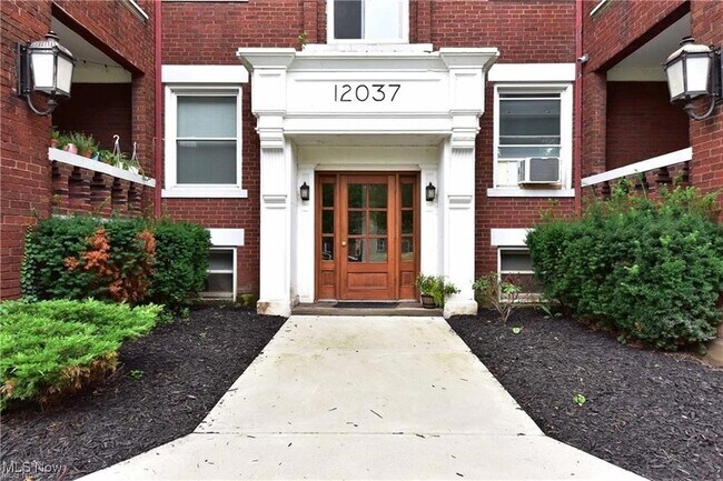 Building Photo - 12037 Lake Ave