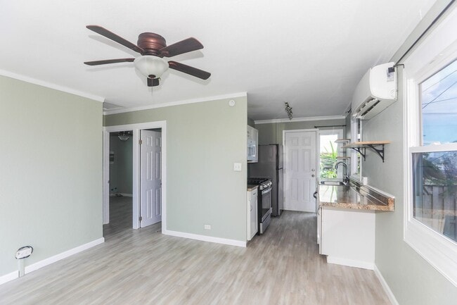 Building Photo - 2 Bedroom, 1 Bathroom, 2 Parking Home with Solar Panels + A/C!