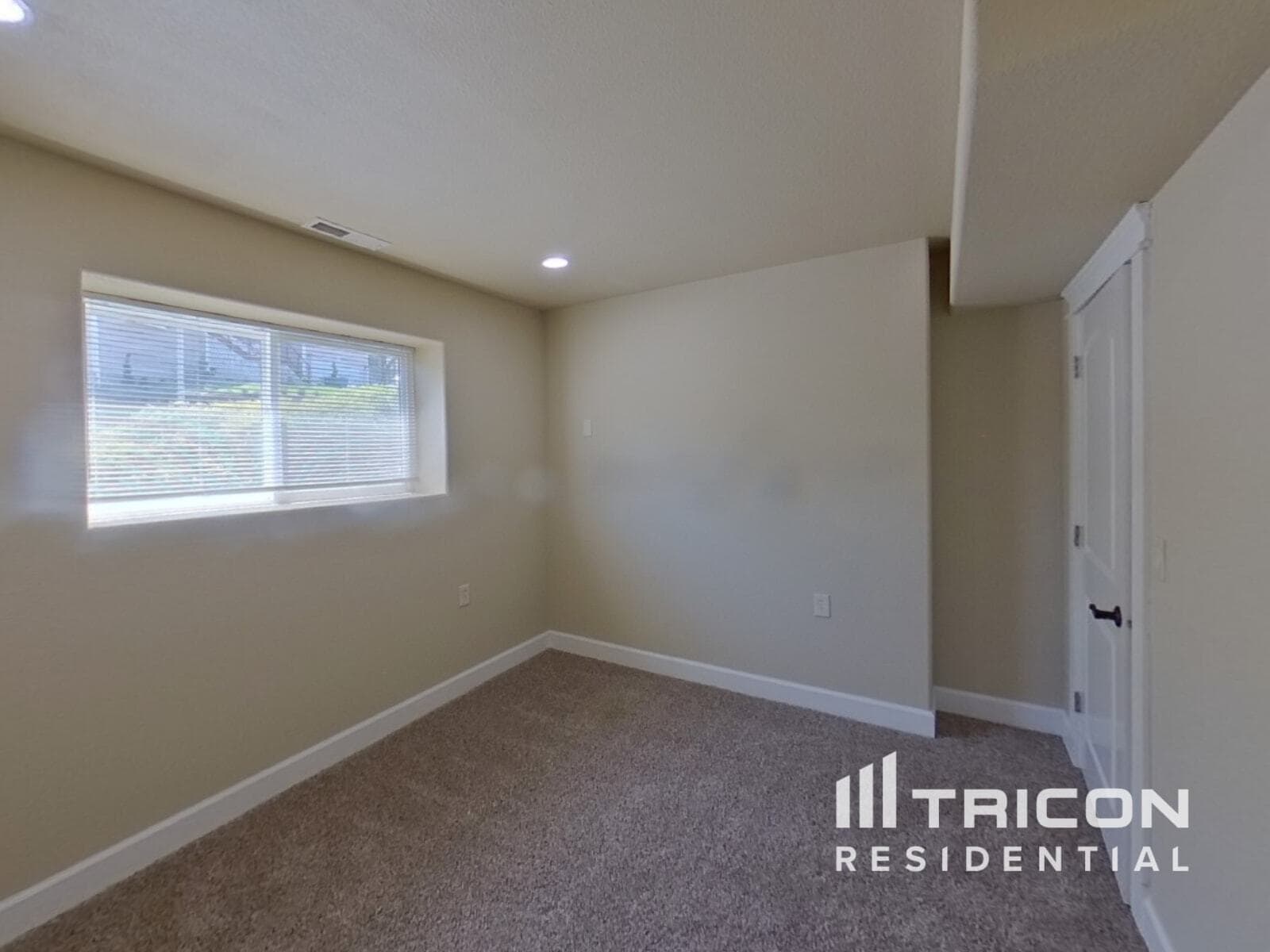 Building Photo - 3993 NW Currawong Ct