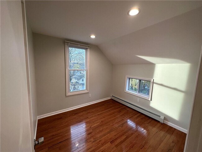 Building Photo - 29 Demarest Ave