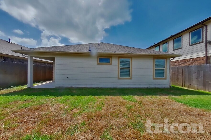 Building Photo - 423 Ashley Falls Ln
