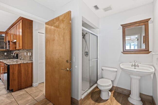 Building Photo - Welcome to your Pool/Lake Home!