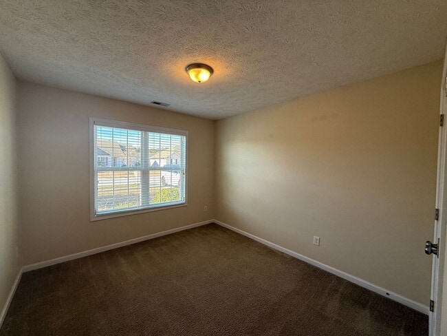 Building Photo - Charming 3 Bedroom 2 Bath home located in Carolina Plantation