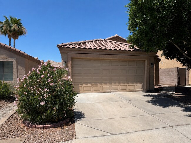 Building Photo - 10864 E Clovis Ave