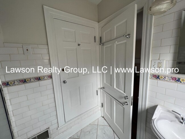 Building Photo - Charming Brick Colonial in South Roanoke