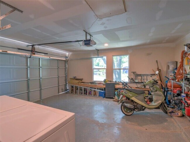 Building Photo - 6605 Clubway Ln