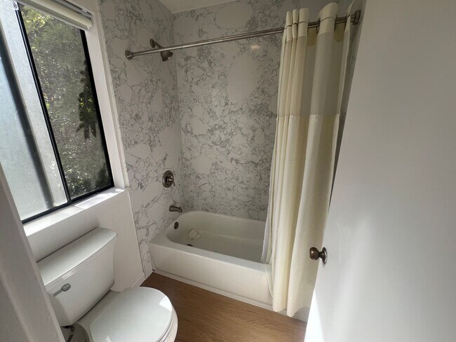 Building Photo - Upgraded 2 bed 2 bath condo in Mountain View. Must See!