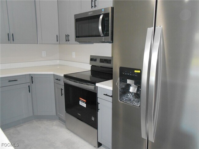 Building Photo - 935 Graystone Ave