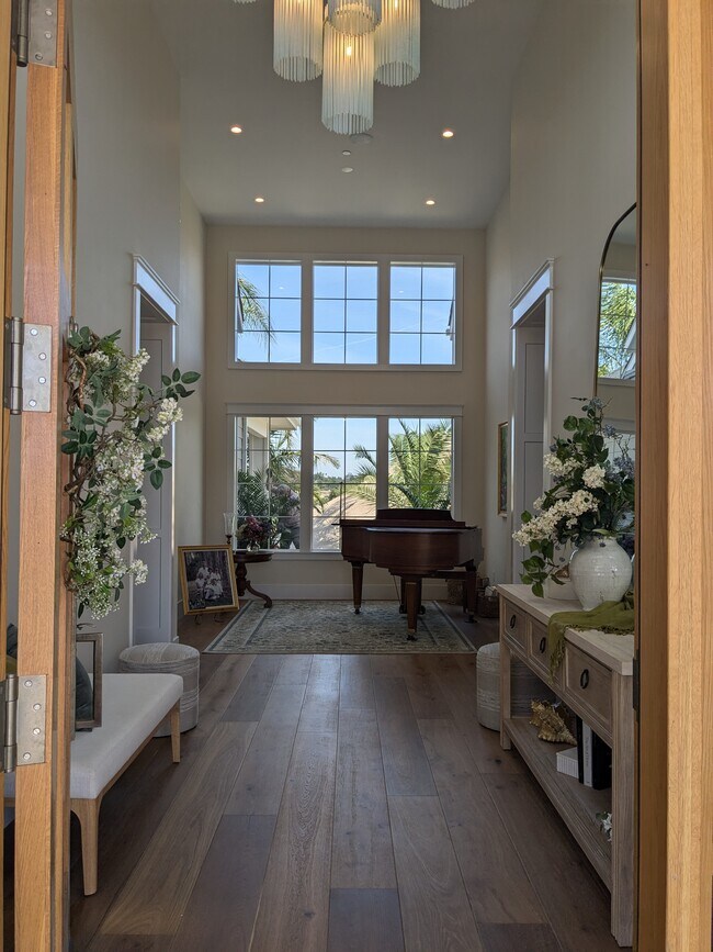 Building Photo - 27591 High Vista Dr