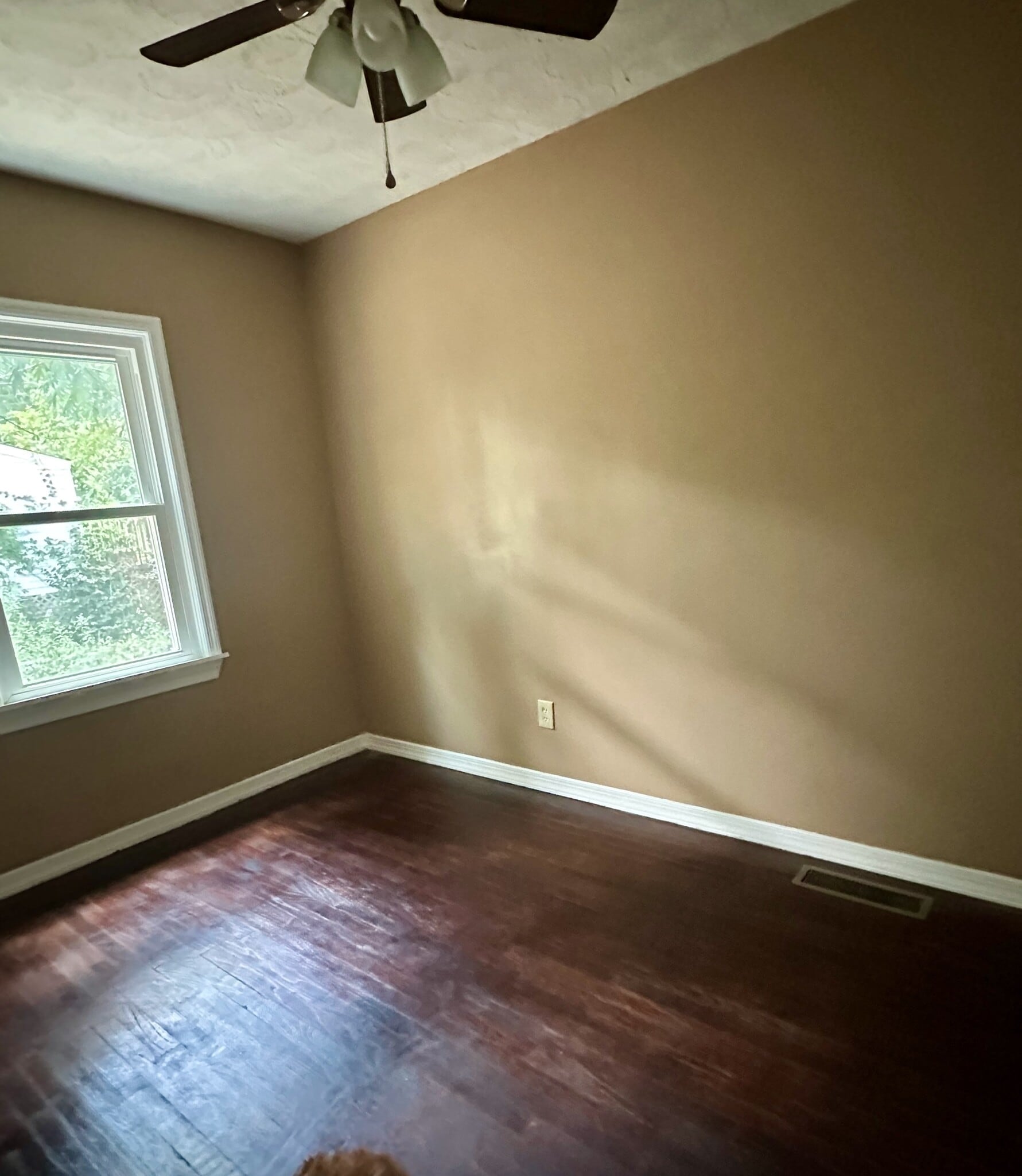 office, renter 2 (vacant), view 2 - 551 Lincoln St