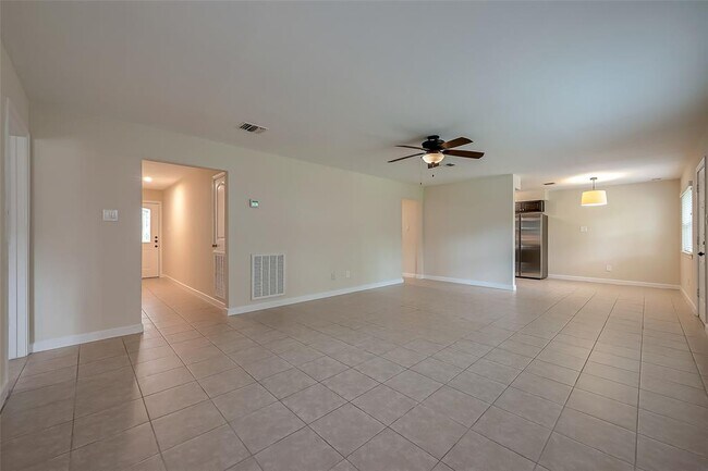 Building Photo - 25907 Glen Loch Dr