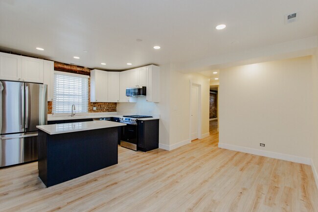 Building Photo - 2928 N Hoyne Ave