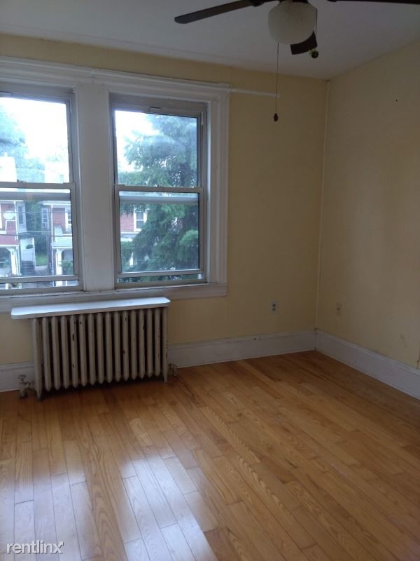 Building Photo - 22 School Ln