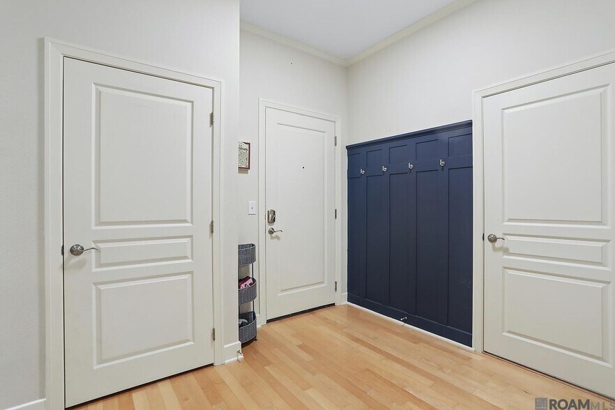 Building Photo - 7707 Bluebonnet Blvd
