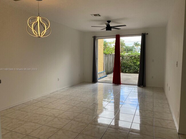 Building Photo - 771 E Mowry Ct