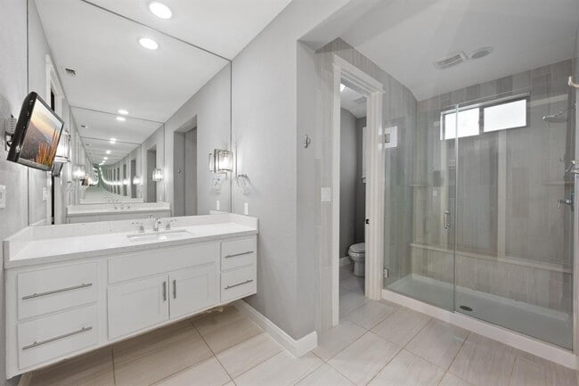 Building Photo - 13708 Golden Wave Loop