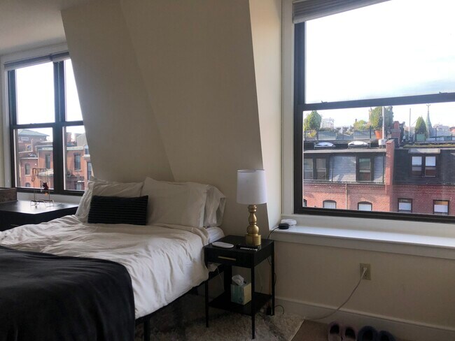 Primary Photo - 201 Newbury St