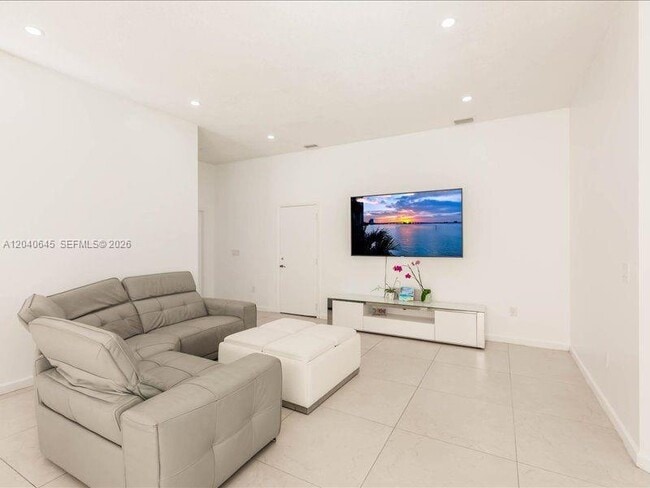 Building Photo - 21475 SW 90th Pl