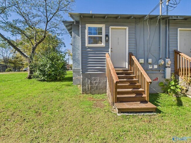 Building Photo - 2104 Levert St NE