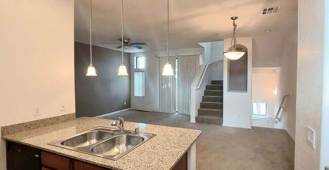 Building Photo - Short term available!! Great location! Dow...