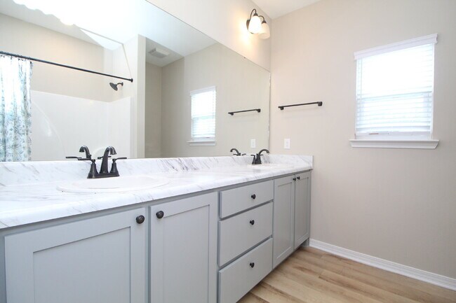 Building Photo - 2023 built modern open layout home on an acre lot in Milton just off Hwy 90