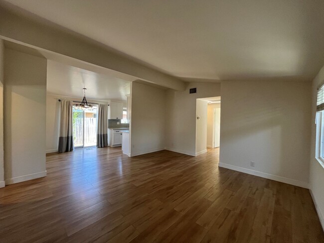 Building Photo - MOVE-IN READY! Upgraded 4BR w/all applianc...