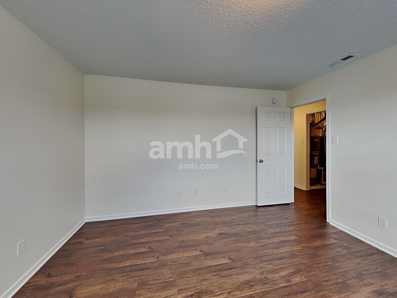 Building Photo - 924 Shenandoah Way