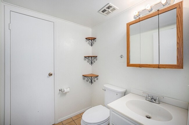 Building Photo - 9626 E Kansas Cir