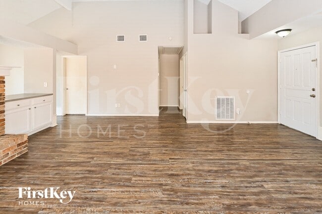 Building Photo - 11811 Meadowchase Dr