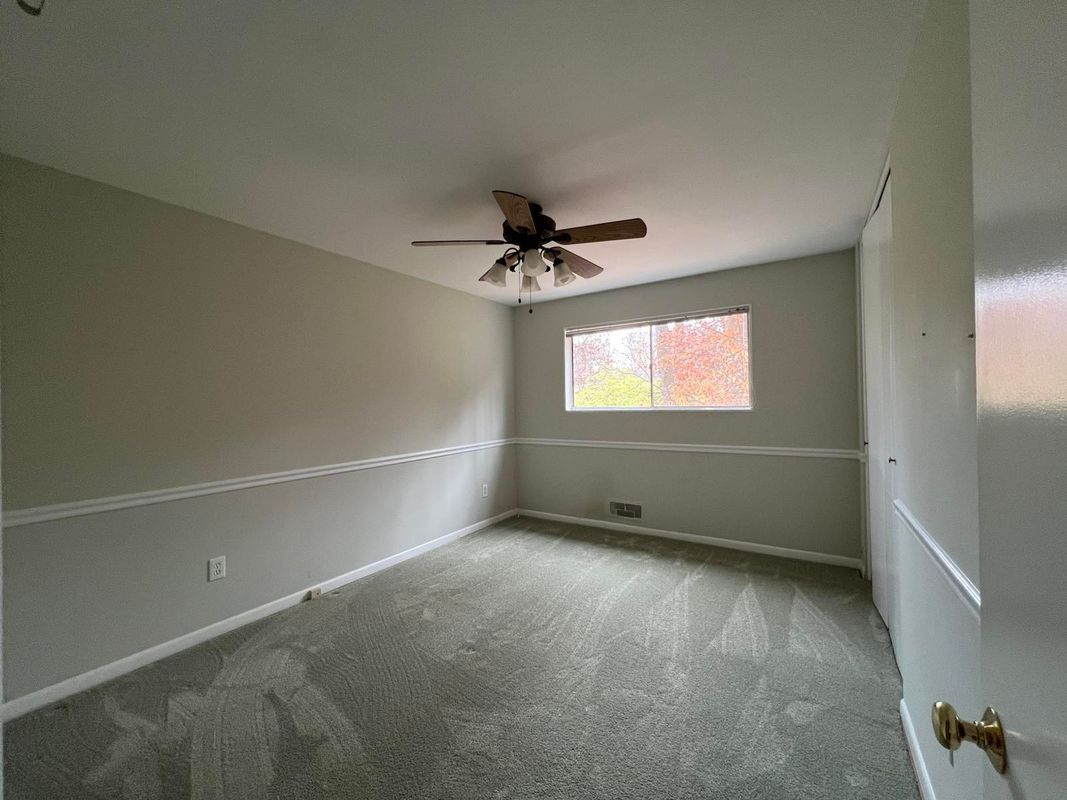 Building Photo - 10600 Kenilworth Ave