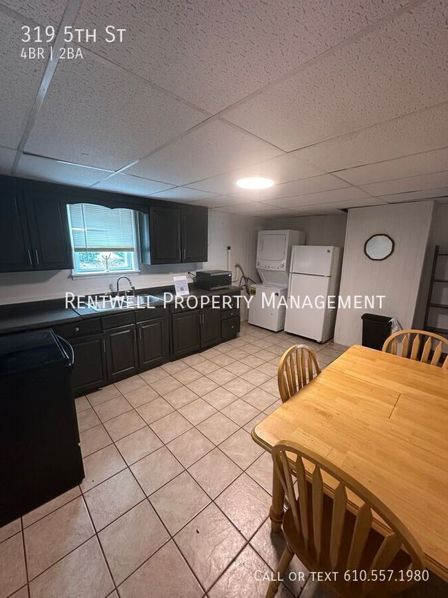 Building Photo - 319 5th St