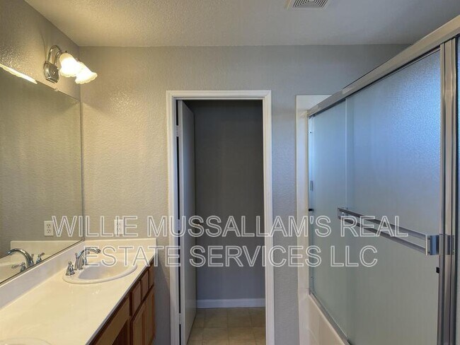 Building Photo - 4117 Rogers Canyon Rd