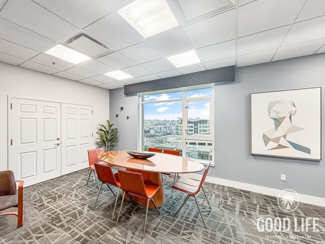 Building Photo - Stunning 1BD/1BA Condo in East Village W/ A/C, W/D, Rooftop Deck, Padres Stadium View, Community ...