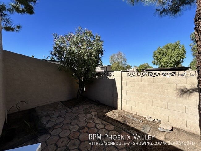 Building Photo - 2 Bed / 1 Bath, Glendale unit on the Bella...